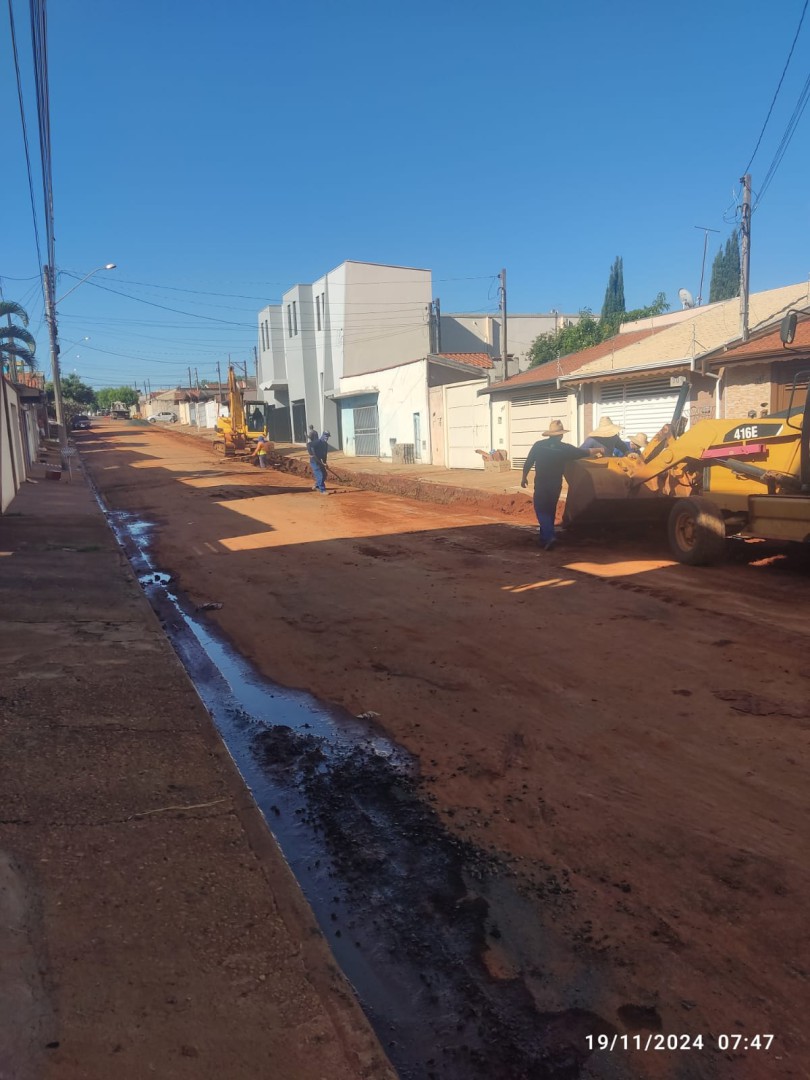 SAECIL REALIZA OBRAS CONTRA ALAGAMENTOS NA RUA ANTÔNIO POLETTI, NO JARDIM ARIANA